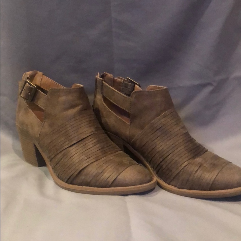 Light brown leather booties